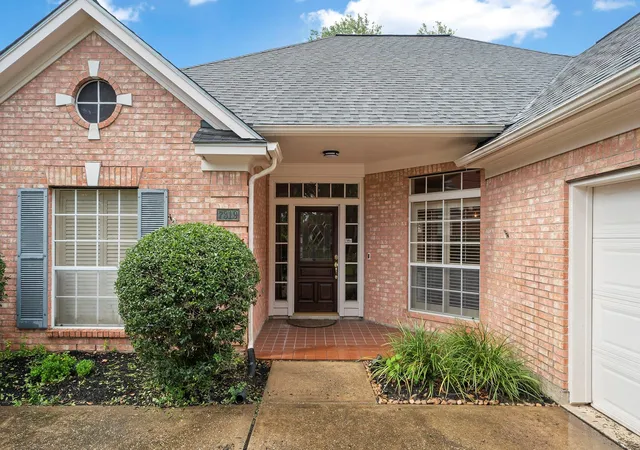 3rd image of 7319 Emerald Glen Dr, Sugar Land, TX 77479 | MLS# 69713337