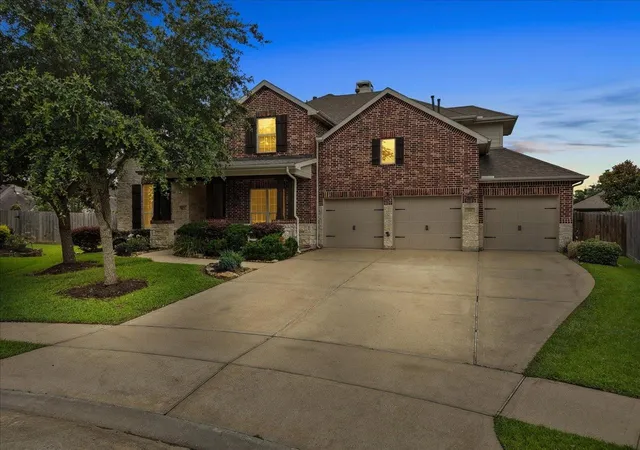 1st image of 904 Cozy Hollow Ct, Friendswood, TX 77546 | MLS# 50290255