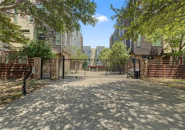 1st image of 432 Trinity River Cir, Dallas, TX 75203 | MLS# 14535754