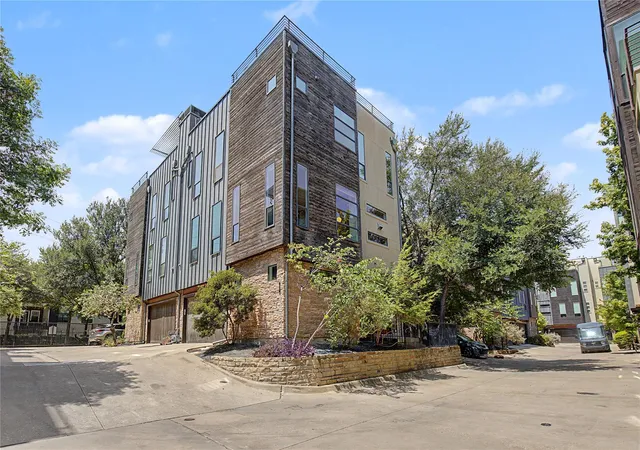 3rd image of 432 Trinity River Cir, Dallas, TX 75203 | MLS# 14535754