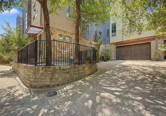5th image of 432 Trinity River Cir, Dallas, TX 75203 | MLS# 14535754