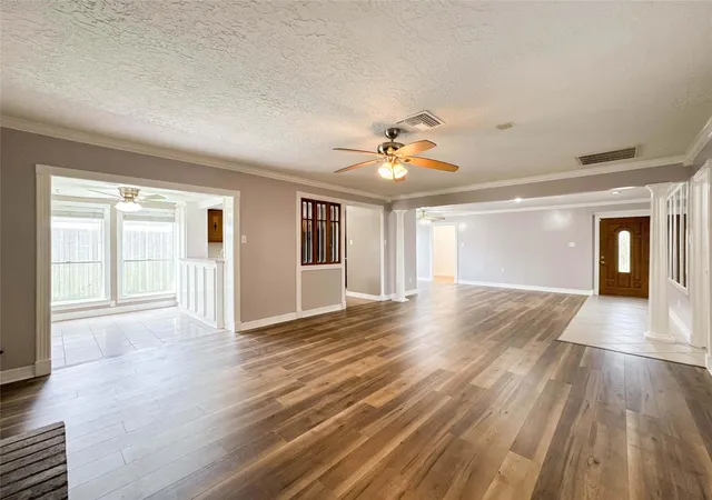 5th image of 39 Oak Harbor Dr, Houston, TX 77062 | MLS# 23806229