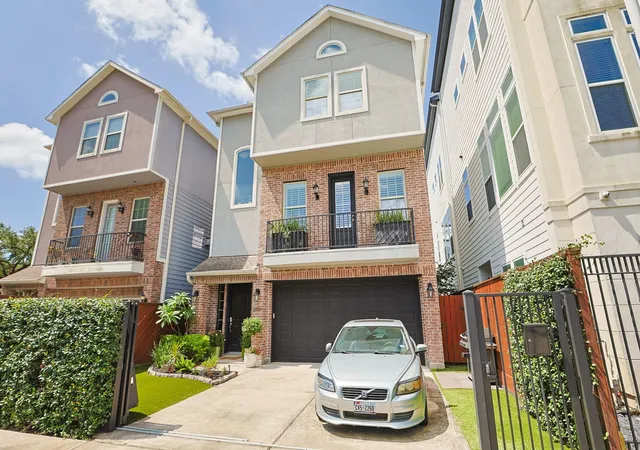 2nd image of 2220 Stuart St, Houston, TX 77004 | MLS# 83852799