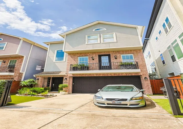 3rd image of 2220 Stuart St, Houston, TX 77004 | MLS# 83852799