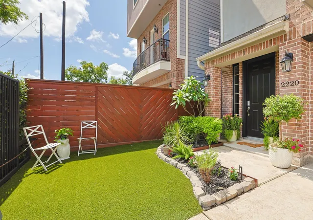 5th image of 2220 Stuart St, Houston, TX 77004 | MLS# 83852799
