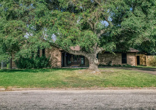 Photo 1 of Sale Pending at 104 Machemehl Dr, Bellville, TX 77418 | MLS# 74411602 | Listing updated on 2026-10-02