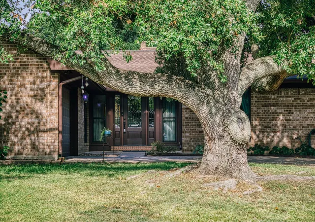 Photo 2 of Sale Pending at 104 Machemehl Dr, Bellville, TX 77418 | MLS# 74411602 | Listing updated on 2026-10-02