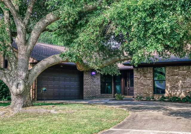 Photo 3 of Sale Pending at 104 Machemehl Dr, Bellville, TX 77418 | MLS# 74411602 | Listing updated on 2026-10-02