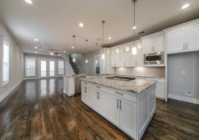 2nd image of 402 W 28th St, Houston, TX 77008 | MLS# 9502782