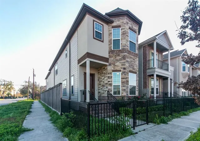 3rd image of 402 W 28Th St, Houston, TX 77008 | MLS# 9502782