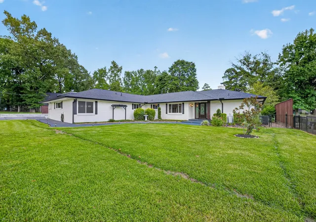 Photo 2 of Single family home for sale at 23 Winged Ft Dr, Conroe, TX 77304 | MLS# 61533063 | Listing updated on 2026-08-14