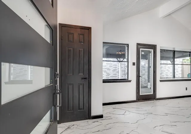 Photo 3 of Single family home for sale at 30 Crestbriar Ct, Baytown, TX 77521 | MLS# 73729435 | Listing updated on 2026-08-31