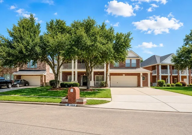 Photo 3 of Single family home for sale at 6818 Russelfield Ln, Houston, TX 77049 | MLS# 7655128 | Listing updated on 2026-08-12