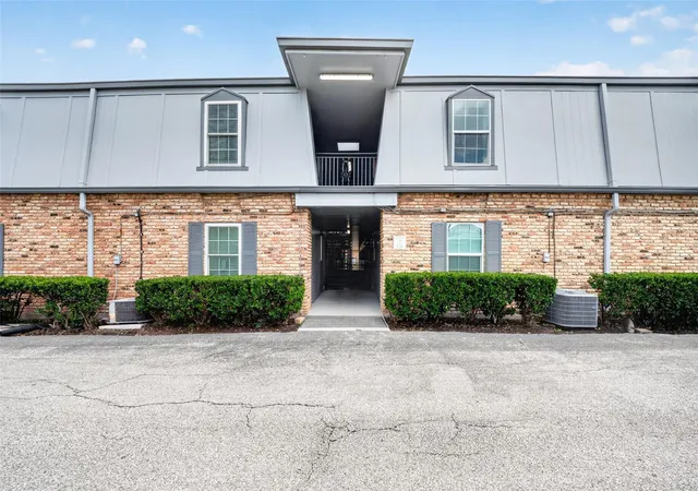 3rd image of 3131 Sw Fwy, Houston, TX 77098