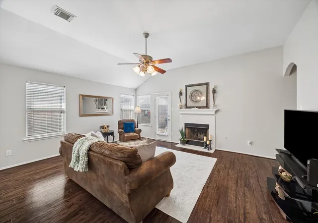 Photo 4 of Sale Pending at 21583 Kings Bnd Dr, Kingwood, TX 77339 | MLS# 79888795 | Listing updated on 2026-09-17