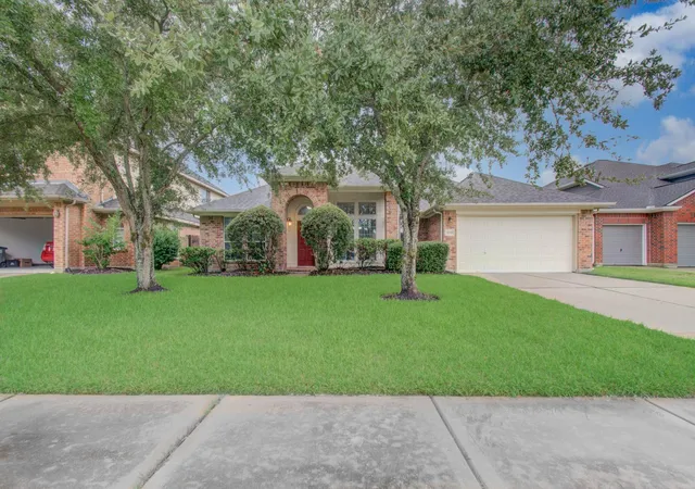 Photo 2 of Single family home for sale at 8710 Rocky Knoll Ln, Rosenberg, TX 77469 | MLS# 60957878 | Listing updated on 2026-09-19