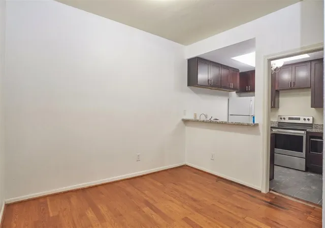 Photo 3 of Townhouse for sale at 11711 Memorial Dr, Houston, TX 77024 | MLS# 70342052 | Listing updated on 2026-09-10