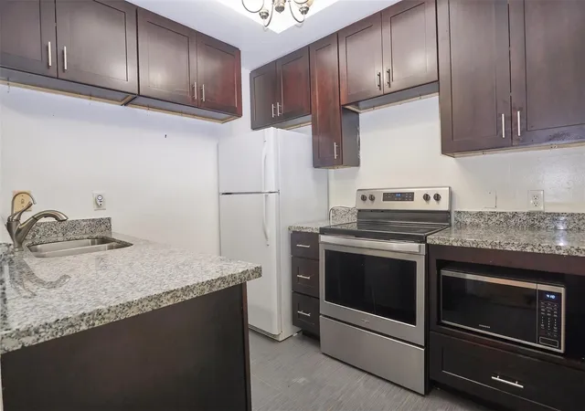 8th image of 11711 Memorial Dr, Houston, TX 77024 | MLS# 70342052
