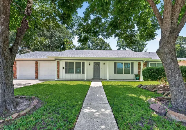 1st image of 802 W Sterling St, Baytown, TX 77520 | MLS# 40343194