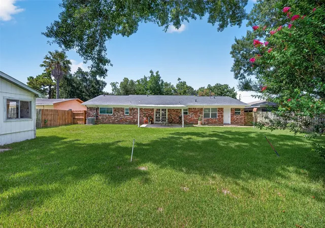 22nd image of 802 W Sterling St, Baytown, TX 77520 | MLS# 40343194