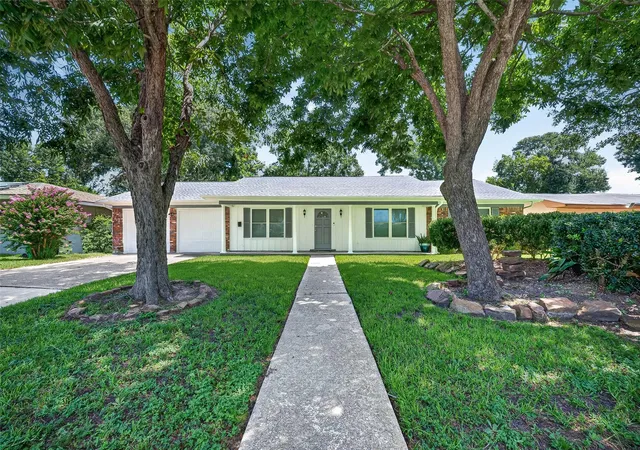 2nd image of 802 W Sterling St, Baytown, TX 77520 | MLS# 40343194
