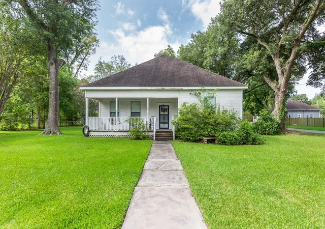1st image of 385 W Cora Lee St, Sour Lake, TX 77659 | MLS# 63988838