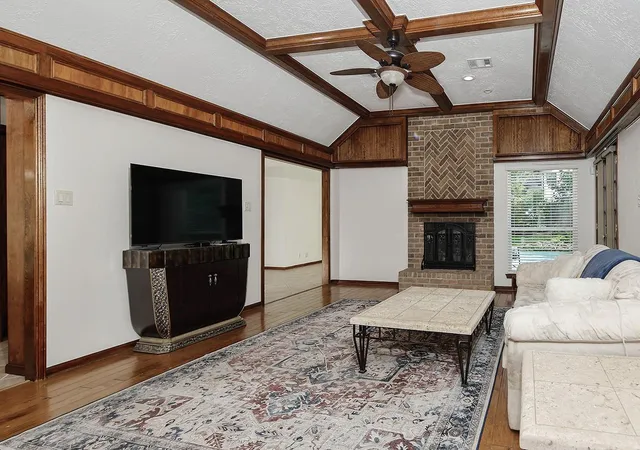 Photo 3 of Single family home for sale at 62 Huntsmans Horn Cir, Spring, TX 77380 | MLS# 73382810 | Listing updated on 2026-08-12