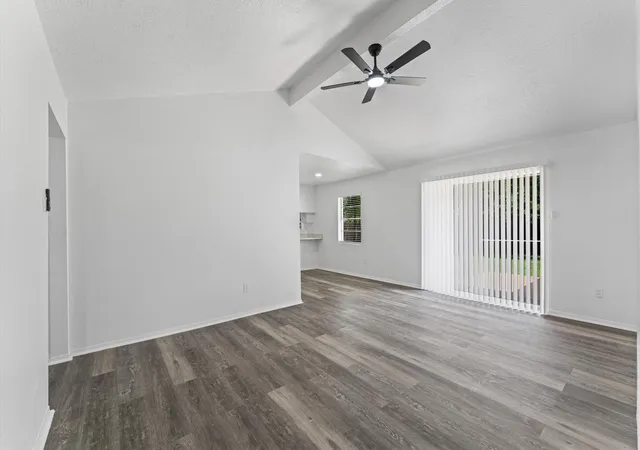4th image of 5403 Tavenor Ln, Houston, TX 77048 | MLS# 26892193