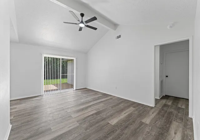 5th image of 5403 Tavenor Ln, Houston, TX 77048 | MLS# 26892193