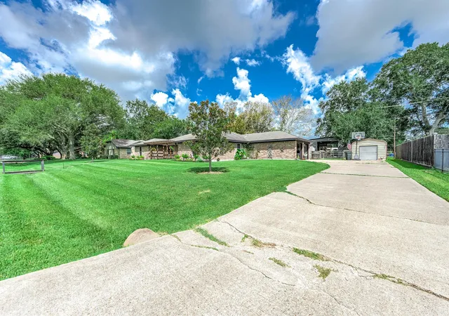 4th image of 63 E County Road 136, Alvin, TX 77511 | MLS# 25364122