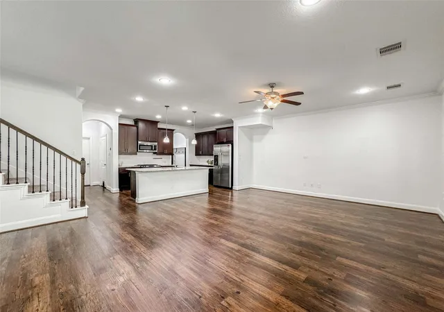 4th image of 717 Via Lago, Webster, TX 77598 | MLS# 57503527