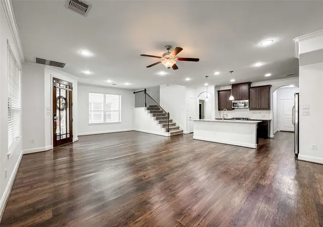 5th image of 717 Via Lago, Webster, TX 77598 | MLS# 57503527