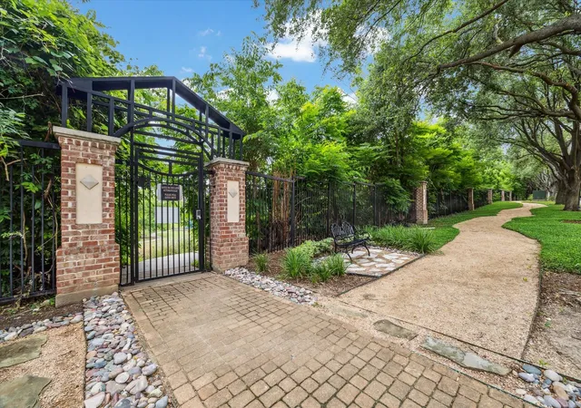28th image of 523 Archwood Trl, Houston, TX 77007 | MLS# 86953117