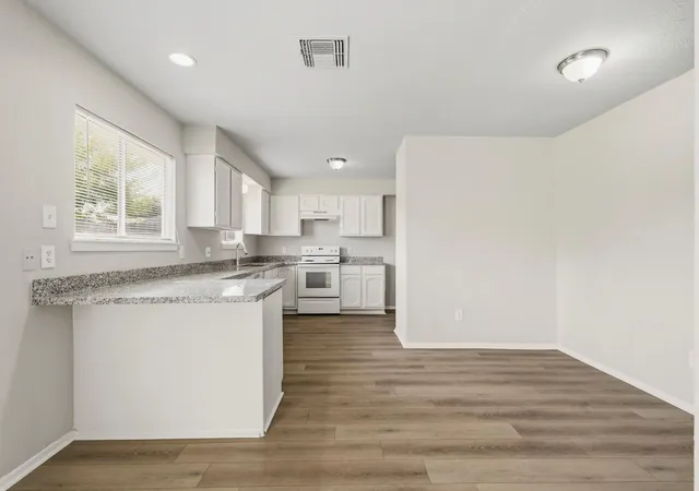 4th image of 10107 Willmont Rd, La Porte, TX 77571 | MLS# 60344520