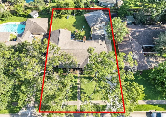 Photo 2 of Single family home for sale at 426 Shadow Crk Dr, El Lago, TX 77586 | MLS# 2954646 | Listing updated on 2026-09-08
