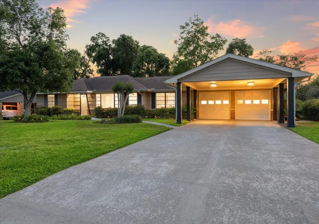 Photo 3 of Sale Pending at 1309 Centennial Dr, Houston, TX 77055 | MLS# 22473330 | Listing updated on 2026-09-09