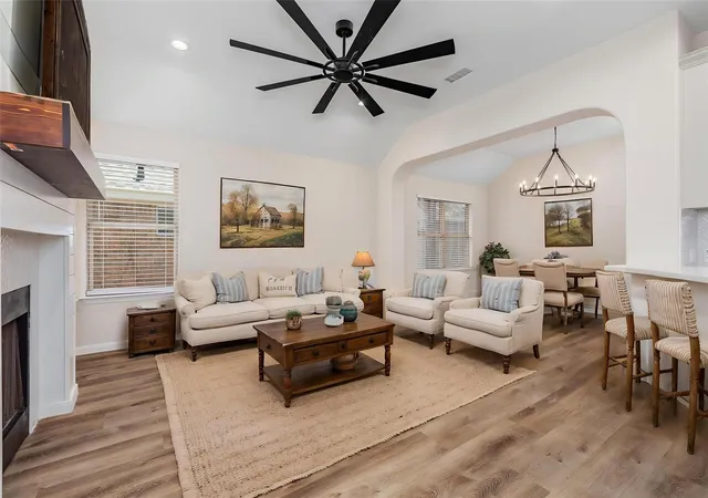 3rd image of 42 Camber Pine Pl, Spring, TX 77382 | MLS# 62098747