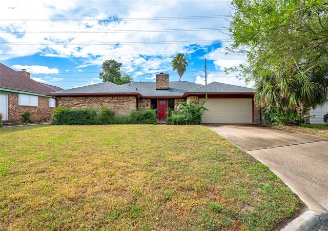 Photo 1 of Single family home for sale at 43 Quintana Dr, Galveston, TX 77554 | MLS# 46456628 | Listing updated on 2026-09-14
