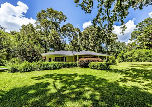Photo 2 of Sale Pending at 1344 Fish Hatchery Rd, Huntsville, TX 77320 | MLS# 43373863 | Listing updated on 2026-09-10