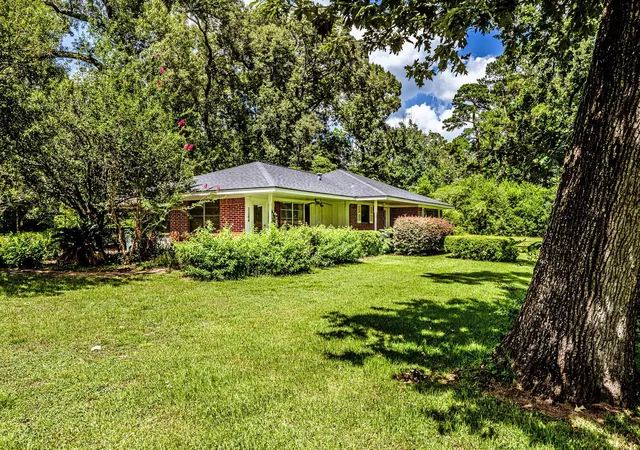 Photo 3 of Sale Pending at 1344 Fish Hatchery Rd, Huntsville, TX 77320 | MLS# 43373863 | Listing updated on 2026-09-10