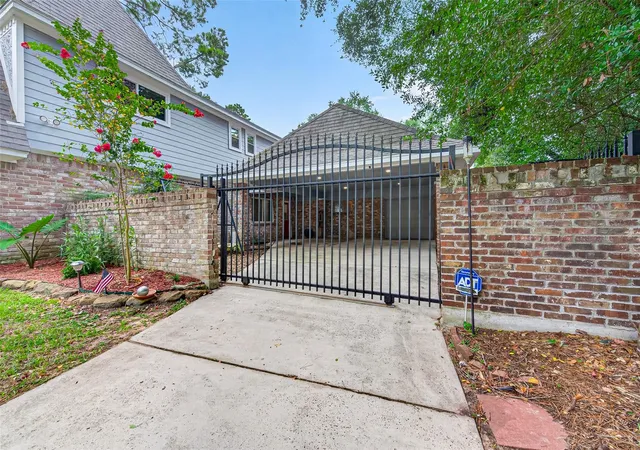 Photo 3 of Single family home for sale at 10703 Jaycreek Dr, Houston, TX 77070 | MLS# 43442189 | Listing updated on 2026-09-04