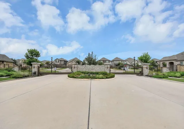 Photo 2 of Single family home for sale at 15746 Highlands Cvs Dr, Humble, TX 77346 | MLS# 10601509 | Listing updated on 2026-09-28