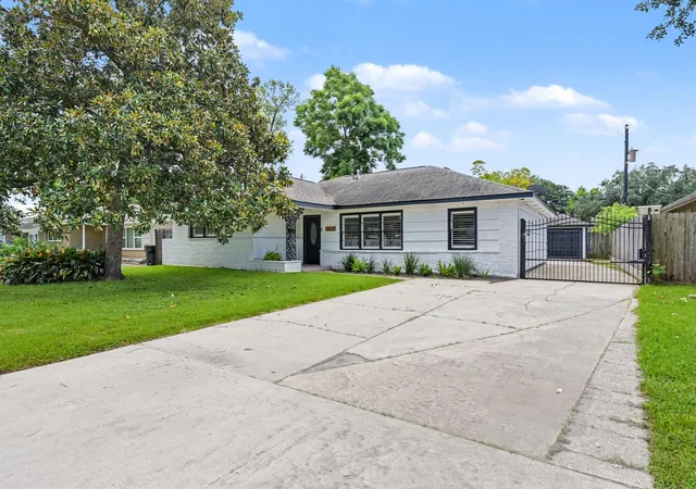 2nd image of 9613 Westview Dr, Houston, TX 77055 | MLS# 66730964