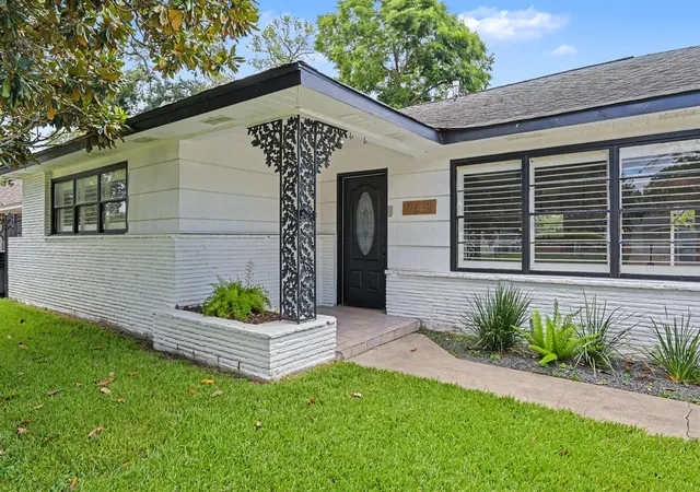 4th image of 9613 Westview Dr, Houston, TX 77055 | MLS# 66730964