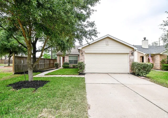 Photo 2 of Single family home for sale at 29530 Legends Glen Dr, Spring, TX 77386 | MLS# 48170096 | Listing updated on 2026-09-15