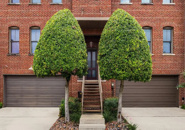 Photo 2 of Townhouse for sale at 932 Knox St, Houston, TX 77007 | MLS# 10740888 | Listing updated on 2026-08-12