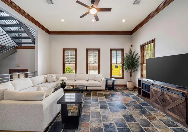 Photo 3 of Townhouse for sale at 932 Knox St, Houston, TX 77007 | MLS# 10740888 | Listing updated on 2026-08-12