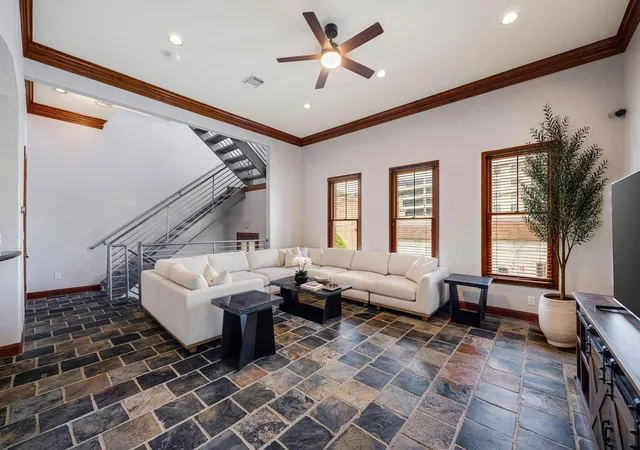 Photo 4 of Townhouse for sale at 932 Knox St, Houston, TX 77007 | MLS# 10740888 | Listing updated on 2026-08-12