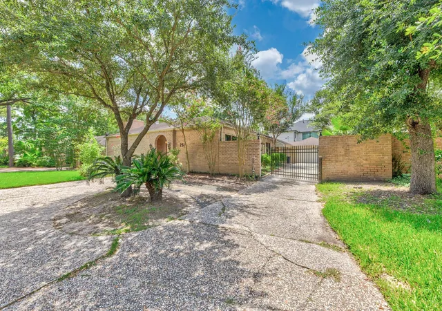 Photo 2 of Single family home for sale at 251 Gessner Rd, Houston, TX 77024 | MLS# 67582331 | Listing updated on 2026-09-07