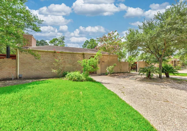Photo 3 of Single family home for sale at 251 Gessner Rd, Houston, TX 77024 | MLS# 67582331 | Listing updated on 2026-09-07